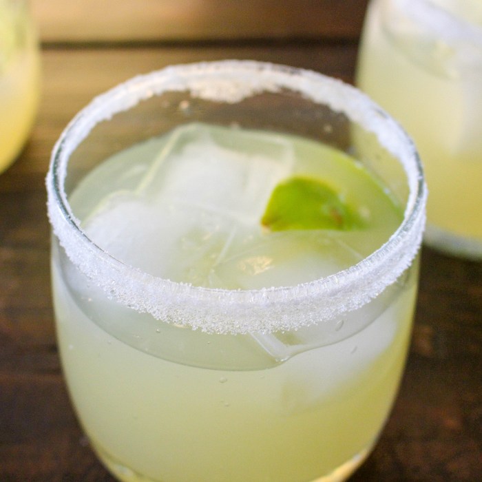 Amaretto Sweet & Sour — drinks