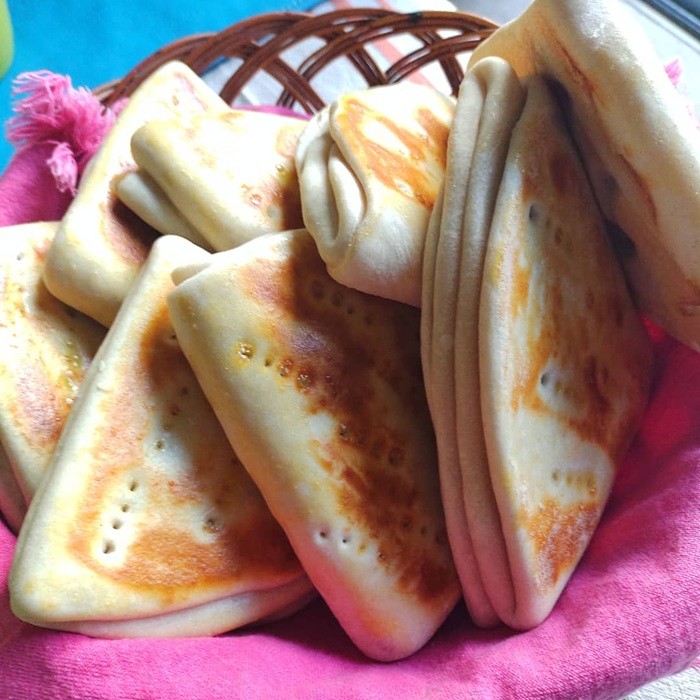 Chilean Dobladitas — side