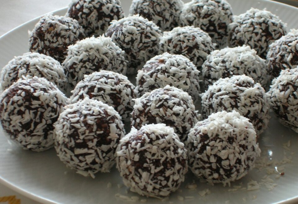 Chokladboll (Swedish Chocolate Balls) — world recipes