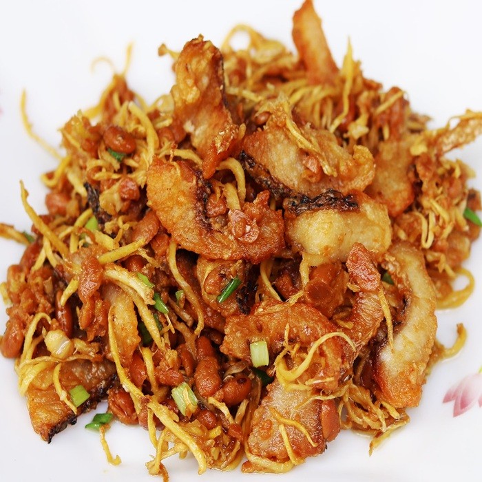 Crispy fried fish with ginger and fermented soybeans (trey chien chuon) — seafood