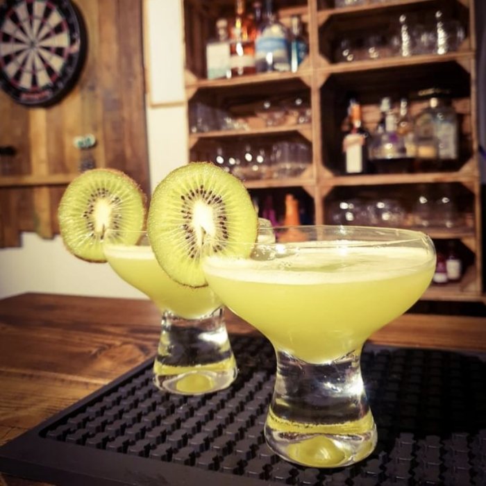 Kiwi Martini — drinks