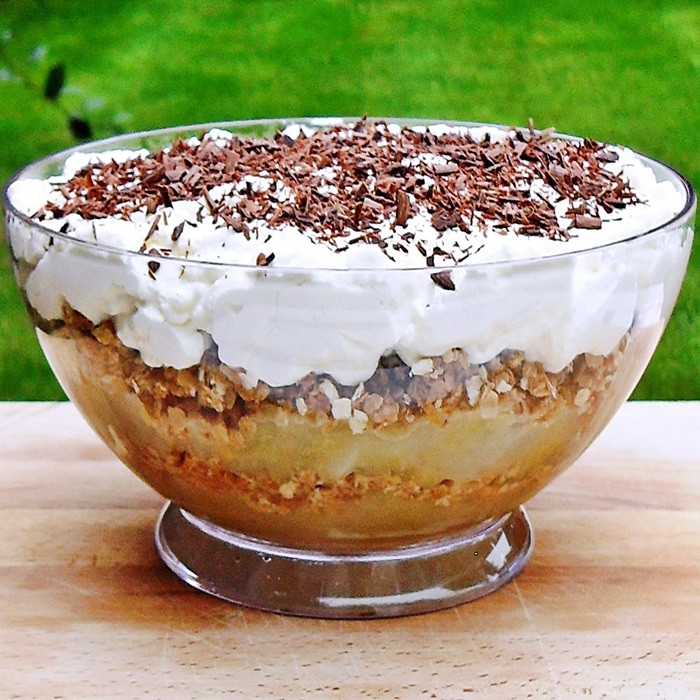 Old-fashioned Danish Apple Trifle — dessert