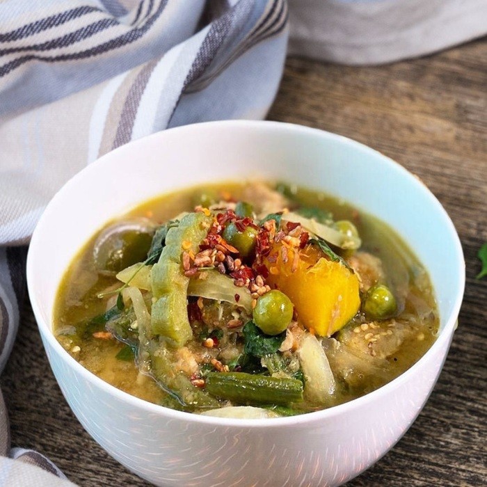 Samlar Machu Kreung – Cambodian Sour Stew — chicken