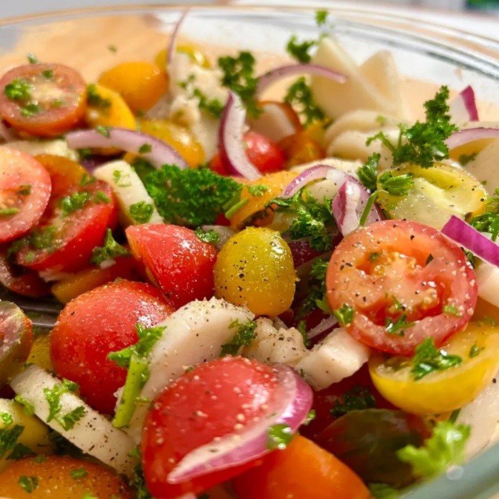 Simple heart of palm & tomato salad — starter