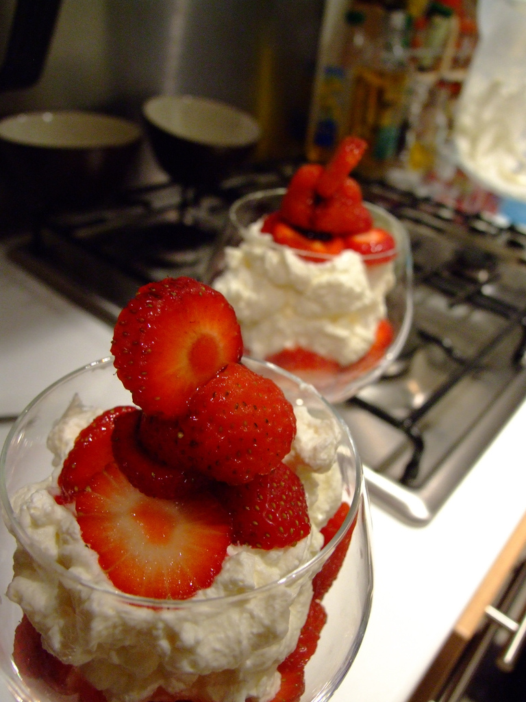 Strawberry and Yogurt Eton Mess — world recipes