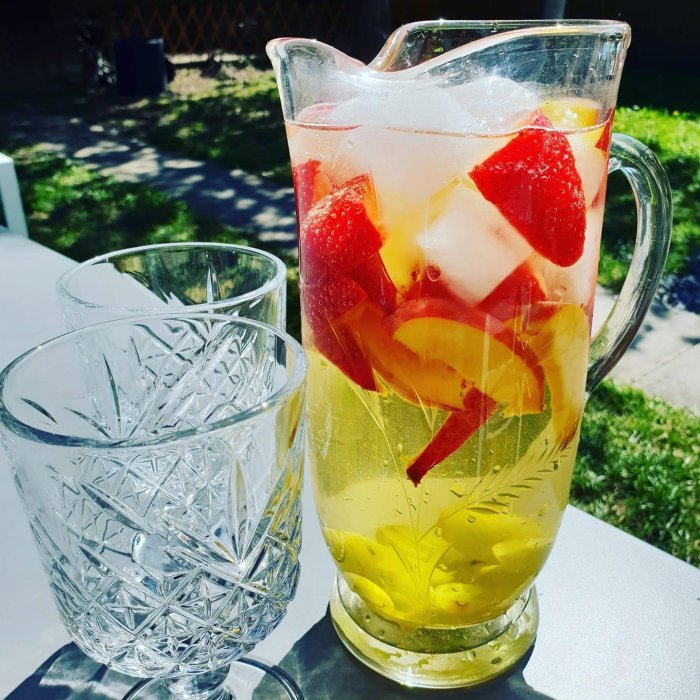 White Wine Sangria — drinks